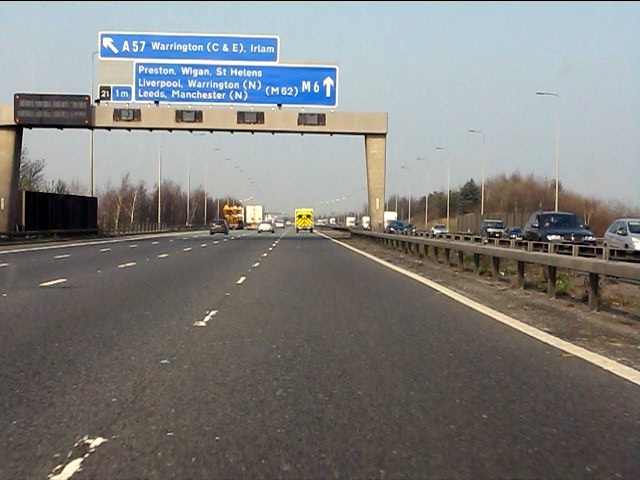 07-warrington-motorway-sign-640m